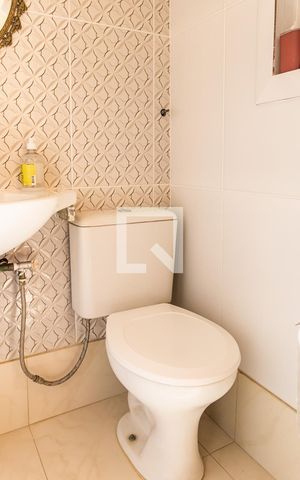 Casa à venda com 100m², 2 quartos e 2 vagas Casa à venda com 100m², 2 quartos e 2 vagasLavabo