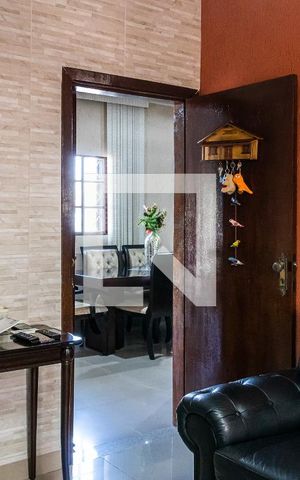 Casa à venda com 100m², 2 quartos e 2 vagas Casa à venda com 100m², 2 quartos e 2 vagasSala