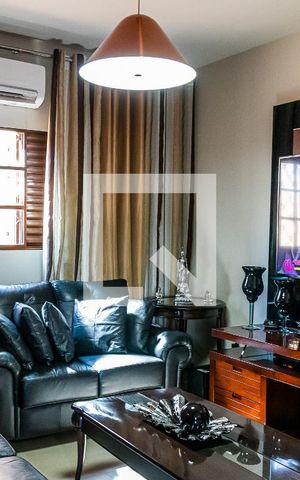 Casa à venda com 100m², 2 quartos e 2 vagas Casa à venda com 100m², 2 quartos e 2 vagasSala