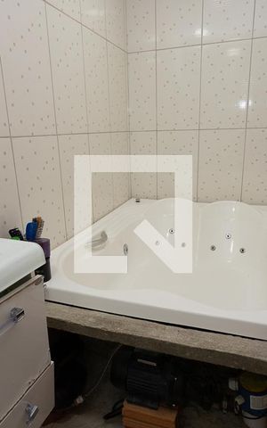 Casa à venda com 200m², 5 quartos e 2 vagas Casa à venda com 200m², 5 quartos e 2 vagasBanheiro suite