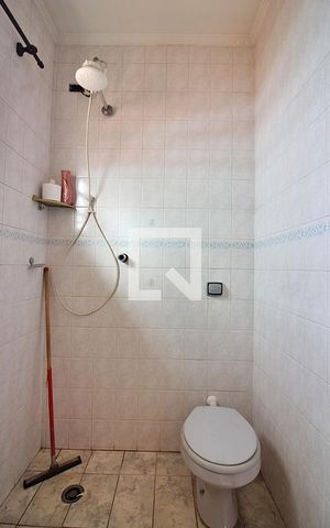 Casa à venda com 393m², 5 quartos e 8 vagasBanheiro da Suíte 3