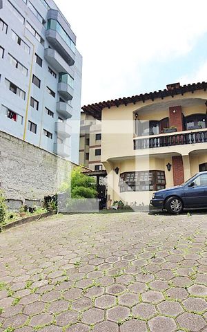 Casa à venda com 393m², 5 quartos e 8 vagasGaragem