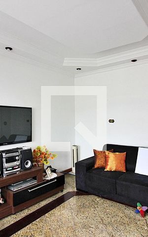 Casa à venda com 393m², 5 quartos e 8 vagasSala de TV