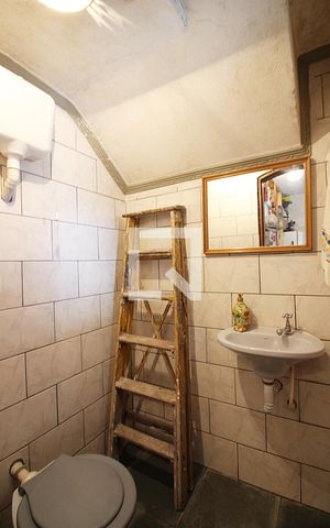 Casa à venda com 393m², 5 quartos e 8 vagasBanheiro de serviço