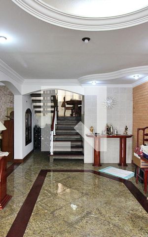 Casa à venda com 393m², 5 quartos e 8 vagasSala