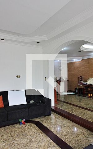 Casa à venda com 393m², 5 quartos e 8 vagasSala de TV