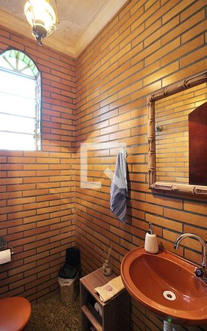 Casa à venda com 393m², 5 quartos e 8 vagasLavabo