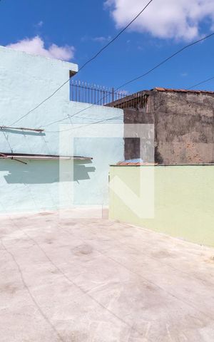 Casa para alugar com 60m², 1 quarto e sem vaga