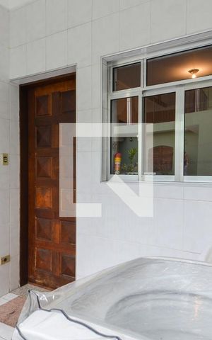 Casa à venda com 315m², 5 quartos e 5 vagas Casa à venda com 315m², 5 quartos e 5 vagasÁrea de Serviço