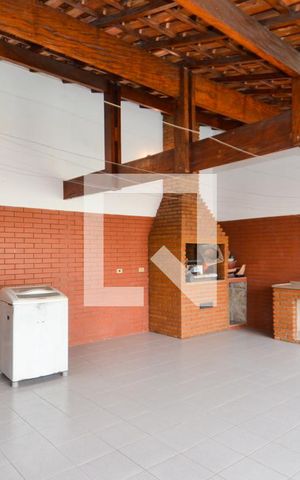 Casa à venda com 315m², 5 quartos e 5 vagas Casa à venda com 315m², 5 quartos e 5 vagasVaranda