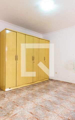 Casa à venda com 210m², 3 quartos e 2 vagas Casa à venda com 210m², 3 quartos e 2 vagasSuíte
