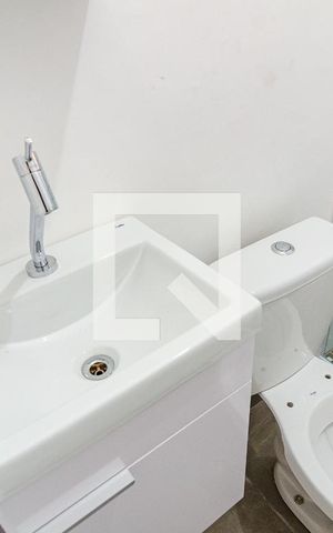 Casa para alugar com 65m², 2 quartos e sem vaga Casa para alugar com 65m², 2 quartos e sem vagaBanheiro Social