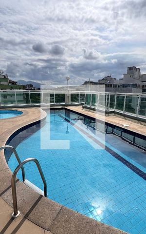 Apartamento à venda com 105m², 3 quartos e 2 vagas Apartamento à venda com 105m², 3 quartos e 2 vagasÁrea comum - Piscina