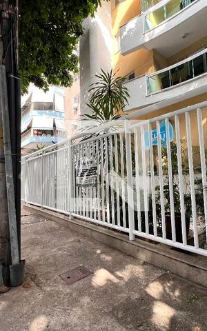 Apartamento à venda com 105m², 3 quartos e 2 vagas Apartamento à venda com 105m², 3 quartos e 2 vagasFachada