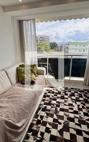 Apartamento à venda com 105m², 3 quartos e 2 vagas Apartamento à venda com 105m², 3 quartos e 2 vagasSala