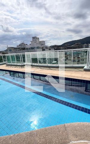 Apartamento à venda com 105m², 3 quartos e 2 vagas Apartamento à venda com 105m², 3 quartos e 2 vagasÁrea comum - Piscina