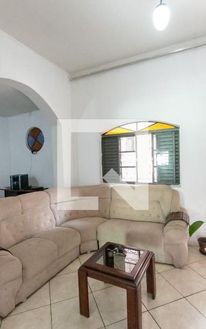 Casa à venda com 105m², 3 quartos e 2 vagasSala
