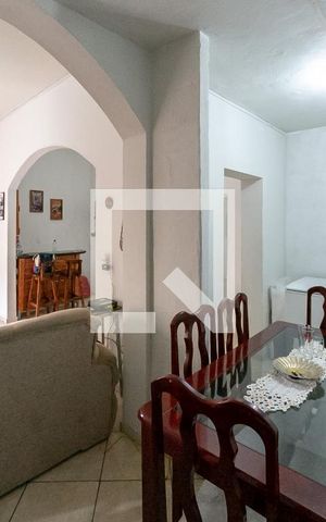 Casa à venda com 105m², 3 quartos e 2 vagasSala