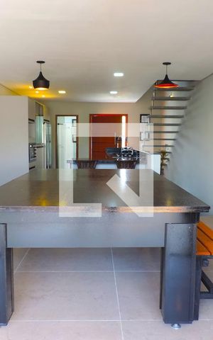 Casa para alugar com 310m², 3 quartos e 2 vagasSala