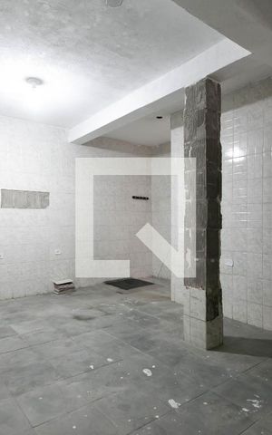 Casa à venda com 335m², 5 quartos e 2 vagas Casa à venda com 335m², 5 quartos e 2 vagasÁrea de Serviço