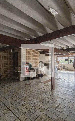 Casa à venda com 300m², 2 quartos e sem vaga Casa à venda com 300m², 2 quartos e sem vagaSalao