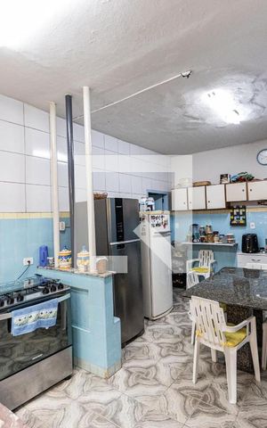 Casa à venda com 300m², 2 quartos e sem vaga Casa à venda com 300m², 2 quartos e sem vagaCozinha