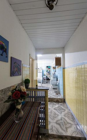 Casa à venda com 300m², 2 quartos e sem vaga Casa à venda com 300m², 2 quartos e sem vagaCorredor