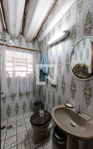 Casa à venda com 300m², 2 quartos e sem vaga Casa à venda com 300m², 2 quartos e sem vagabanheiro Salão