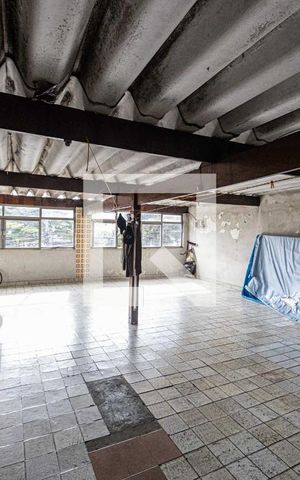Casa à venda com 300m², 2 quartos e sem vaga Casa à venda com 300m², 2 quartos e sem vagaSalao