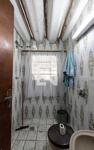 Casa à venda com 300m², 2 quartos e sem vaga Casa à venda com 300m², 2 quartos e sem vagabanheiro Salão