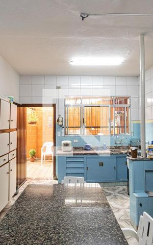 Casa à venda com 300m², 2 quartos e sem vaga Casa à venda com 300m², 2 quartos e sem vagaCozinha