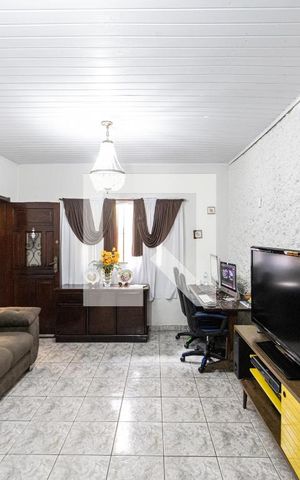 Casa à venda com 300m², 2 quartos e sem vaga Casa à venda com 300m², 2 quartos e sem vagaSala