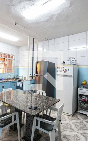 Casa à venda com 300m², 2 quartos e sem vaga Casa à venda com 300m², 2 quartos e sem vagaCozinha