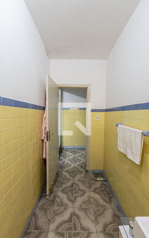 Casa à venda com 300m², 2 quartos e sem vaga Casa à venda com 300m², 2 quartos e sem vagaBanheiro Social