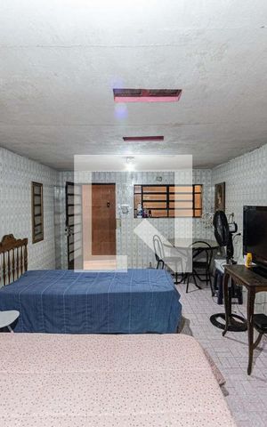 Casa à venda com 300m², 2 quartos e sem vaga Casa à venda com 300m², 2 quartos e sem vagaQuarto de Serviço