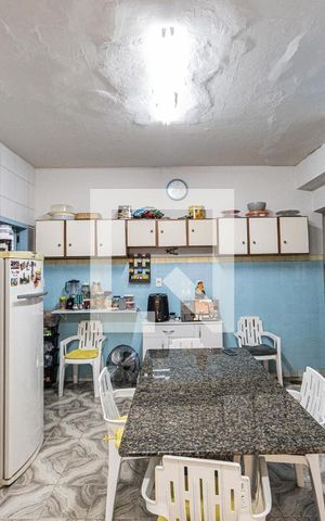 Casa à venda com 300m², 2 quartos e sem vaga Casa à venda com 300m², 2 quartos e sem vagaCozinha