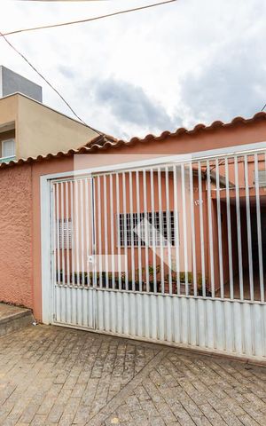 Casa à venda com 250m², 2 quartos e 1 vaga Casa à venda com 250m², 2 quartos e 1 vagaFachada