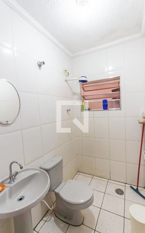 Casa à venda com 250m², 2 quartos e 1 vaga Casa à venda com 250m², 2 quartos e 1 vagaBanheiro