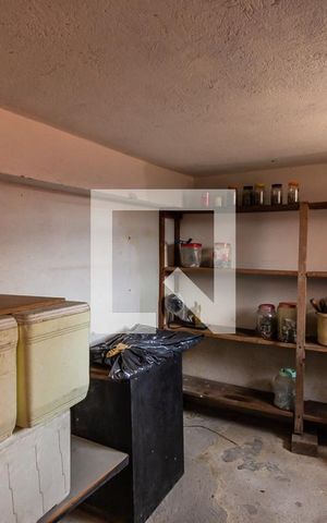 Casa à venda com 250m², 2 quartos e 1 vaga Casa à venda com 250m², 2 quartos e 1 vagaPorão