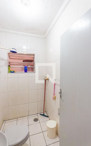 Casa à venda com 250m², 2 quartos e 1 vaga Casa à venda com 250m², 2 quartos e 1 vagaBanheiro