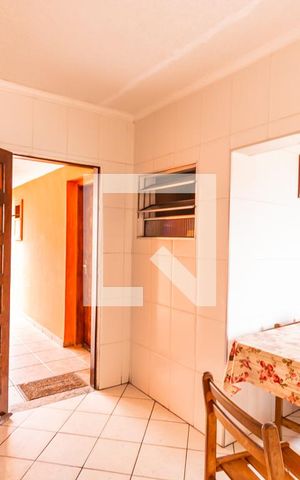 Casa à venda com 250m², 2 quartos e 1 vaga Casa à venda com 250m², 2 quartos e 1 vagaCozinha e Área de Serviço