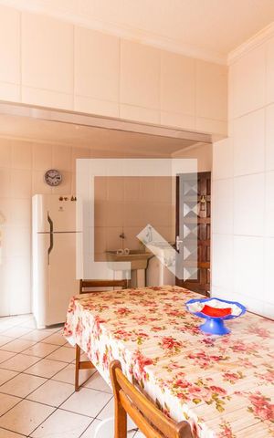 Casa à venda com 250m², 2 quartos e 1 vaga Casa à venda com 250m², 2 quartos e 1 vagaCozinha e Área de Serviço