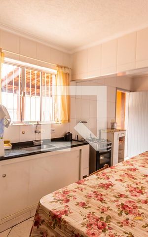 Casa à venda com 250m², 2 quartos e 1 vaga Casa à venda com 250m², 2 quartos e 1 vagaCozinha e Área de Serviço