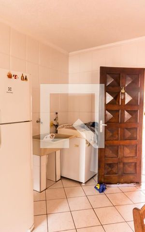 Casa à venda com 250m², 2 quartos e 1 vaga Casa à venda com 250m², 2 quartos e 1 vagaCozinha e Área de Serviço