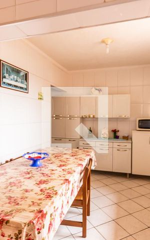 Casa à venda com 250m², 2 quartos e 1 vaga Casa à venda com 250m², 2 quartos e 1 vagaCozinha e Área de Serviço