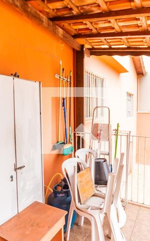 Casa à venda com 250m², 2 quartos e 1 vaga Casa à venda com 250m², 2 quartos e 1 vagaVaranda
