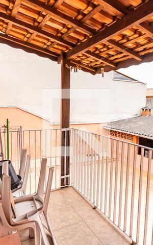 Casa à venda com 250m², 2 quartos e 1 vaga Casa à venda com 250m², 2 quartos e 1 vagaVaranda