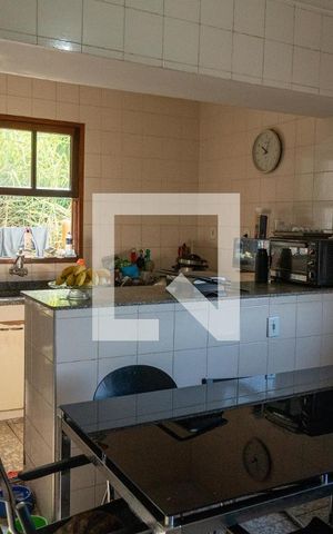 Casa à venda com 400m², 4 quartos e 2 vagas Casa à venda com 400m², 4 quartos e 2 vagasCozinha