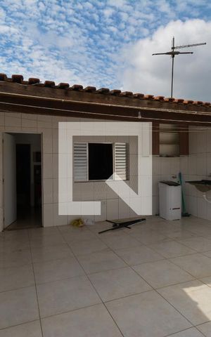 Casa à venda com 155m², 3 quartos e 5 vagas Casa à venda com 155m², 3 quartos e 5 vagasSacada