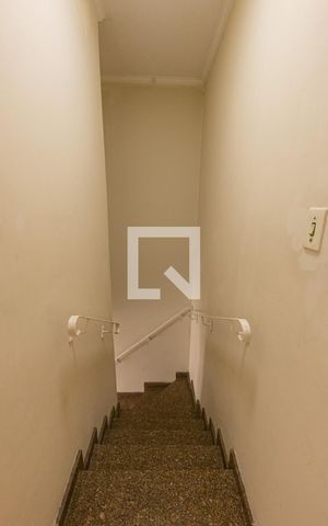 Casa de condomínio à venda com 100m², 3 quartos e 1 vagaEscada